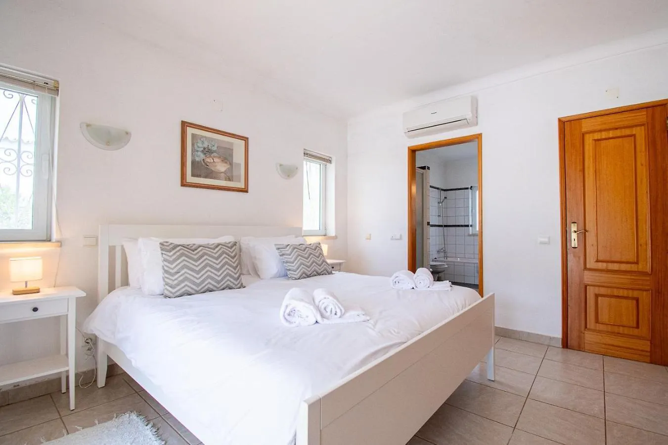 Villa La Pausa - Serene 3-Bedroom Retreat With Heated Pool Carvoeiro