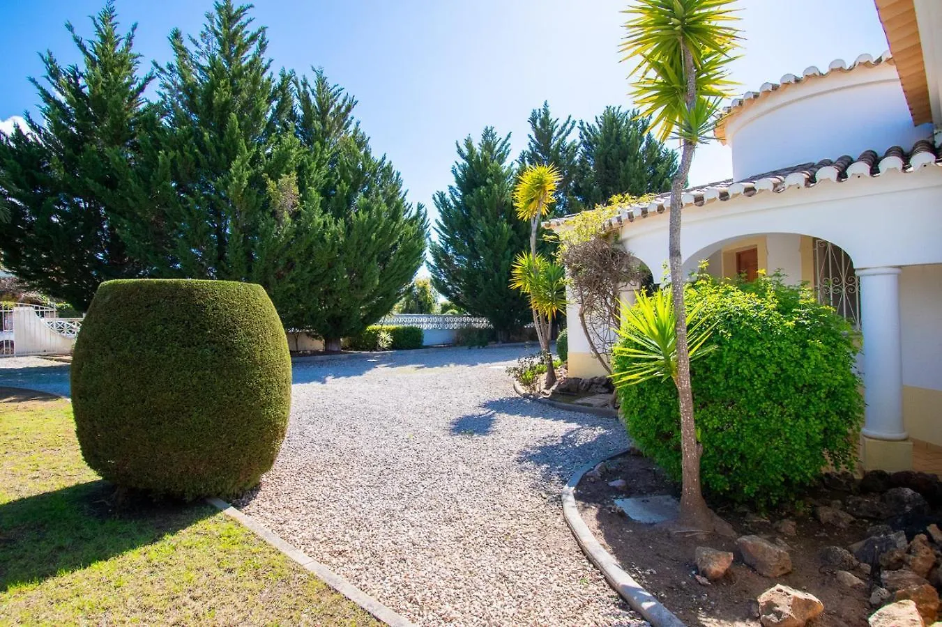 Villa La Pausa - Serene 3-Bedroom Retreat With Heated Pool Carvoeiro