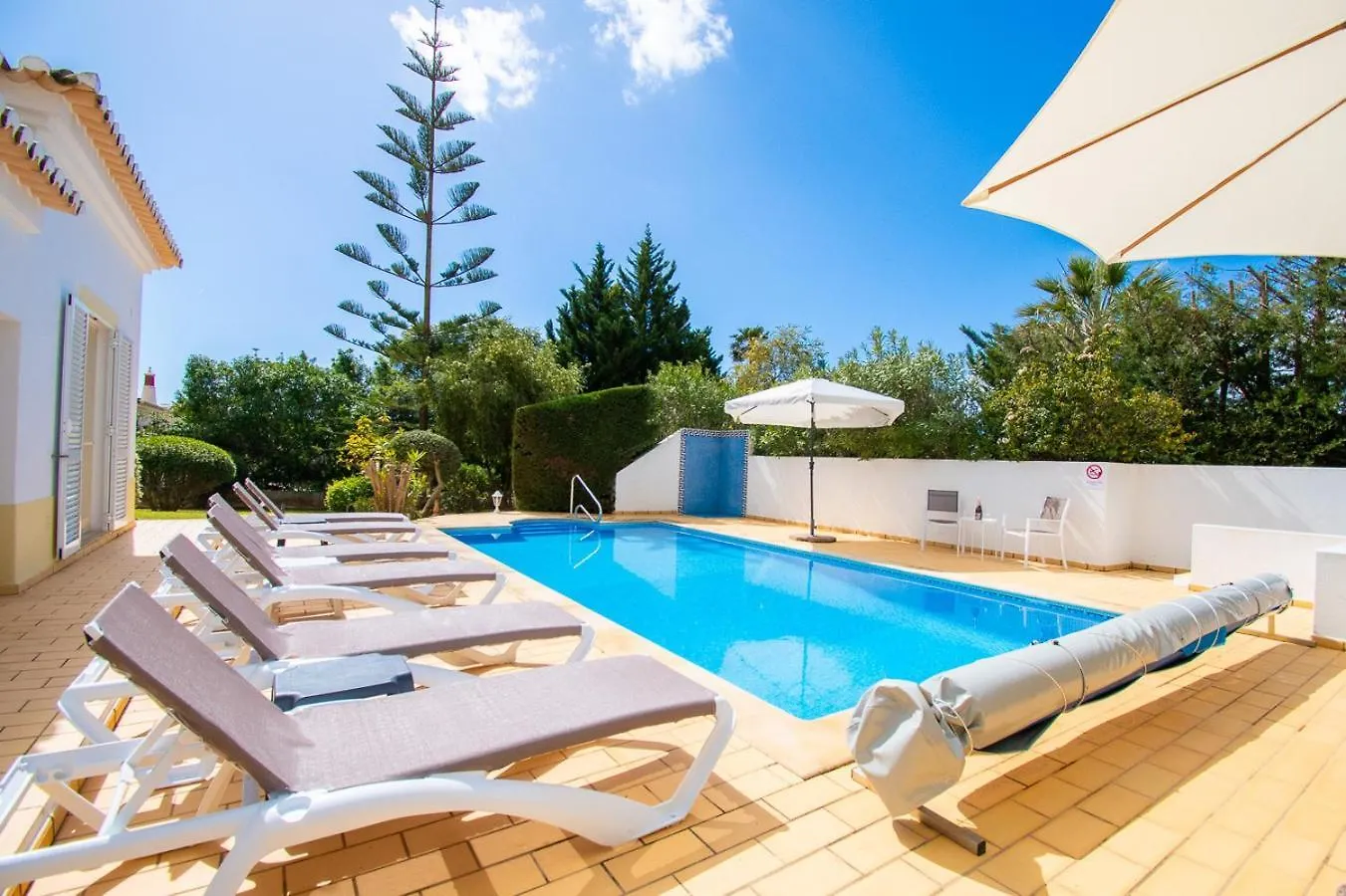 Villa La Pausa - Serene 3-Bedroom Retreat With Heated Pool Carvoeiro