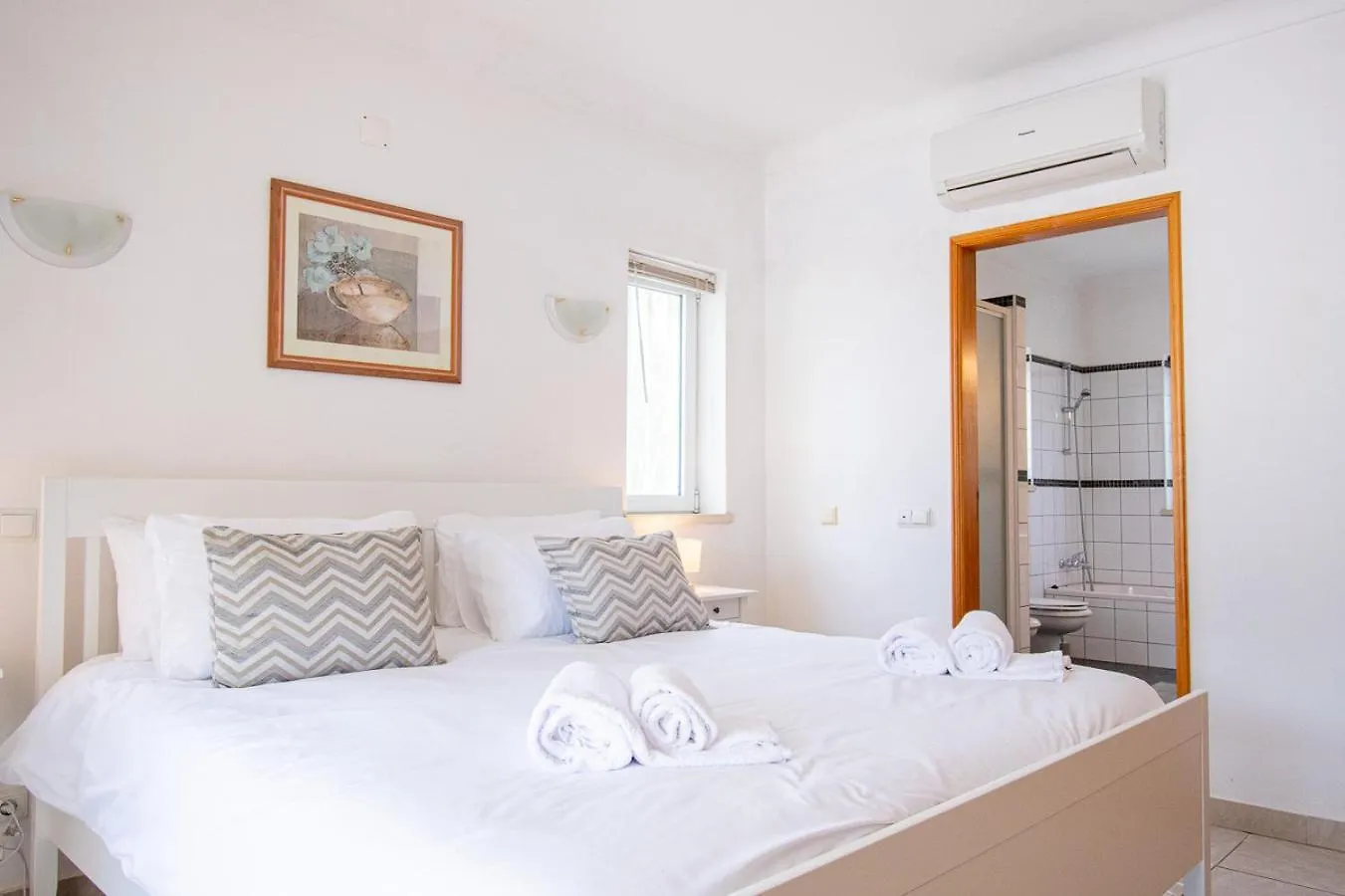 Villa La Pausa - Serene 3-Bedroom Retreat With Heated Pool Carvoeiro