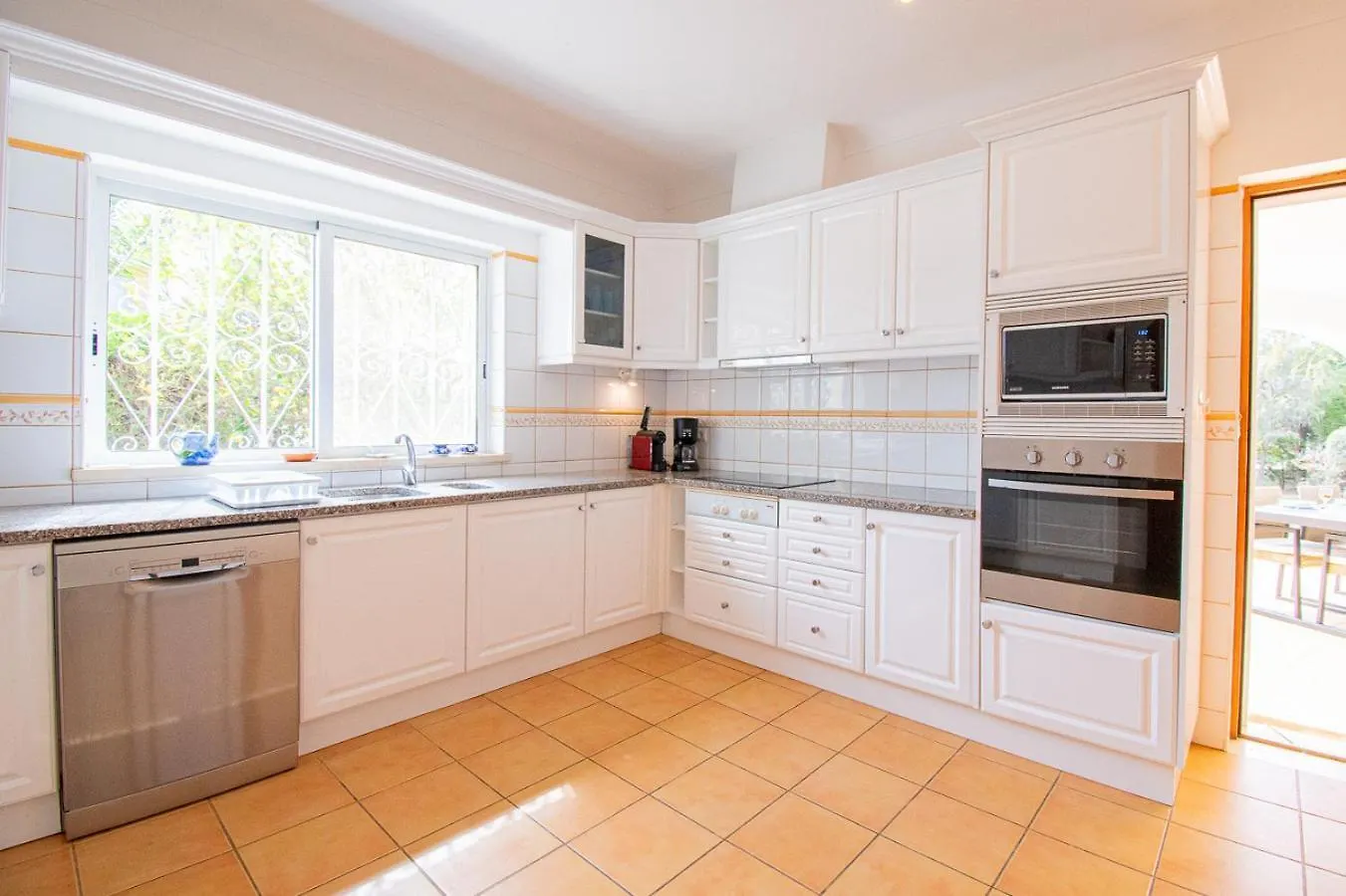 Villa La Pausa - Serene 3-Bedroom Retreat With Heated Pool Carvoeiro  Carvoeiro (Lagoa)
