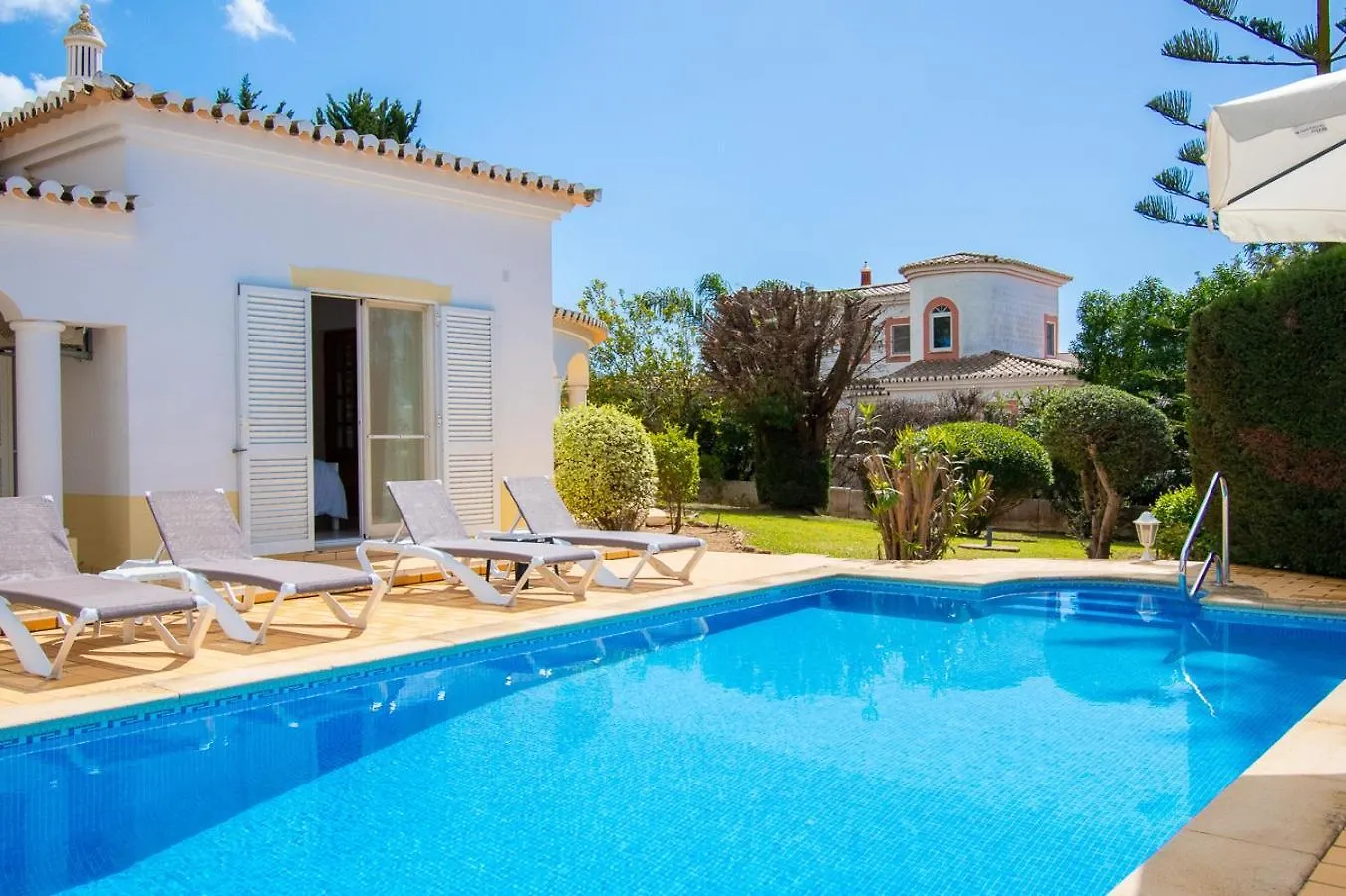 Villa La Pausa - Serene 3-Bedroom Retreat With Heated Pool Carvoeiro