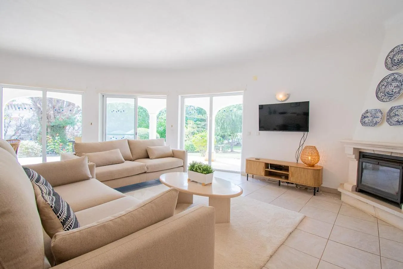 Villa La Pausa - Serene 3-Bedroom Retreat With Heated Pool Carvoeiro