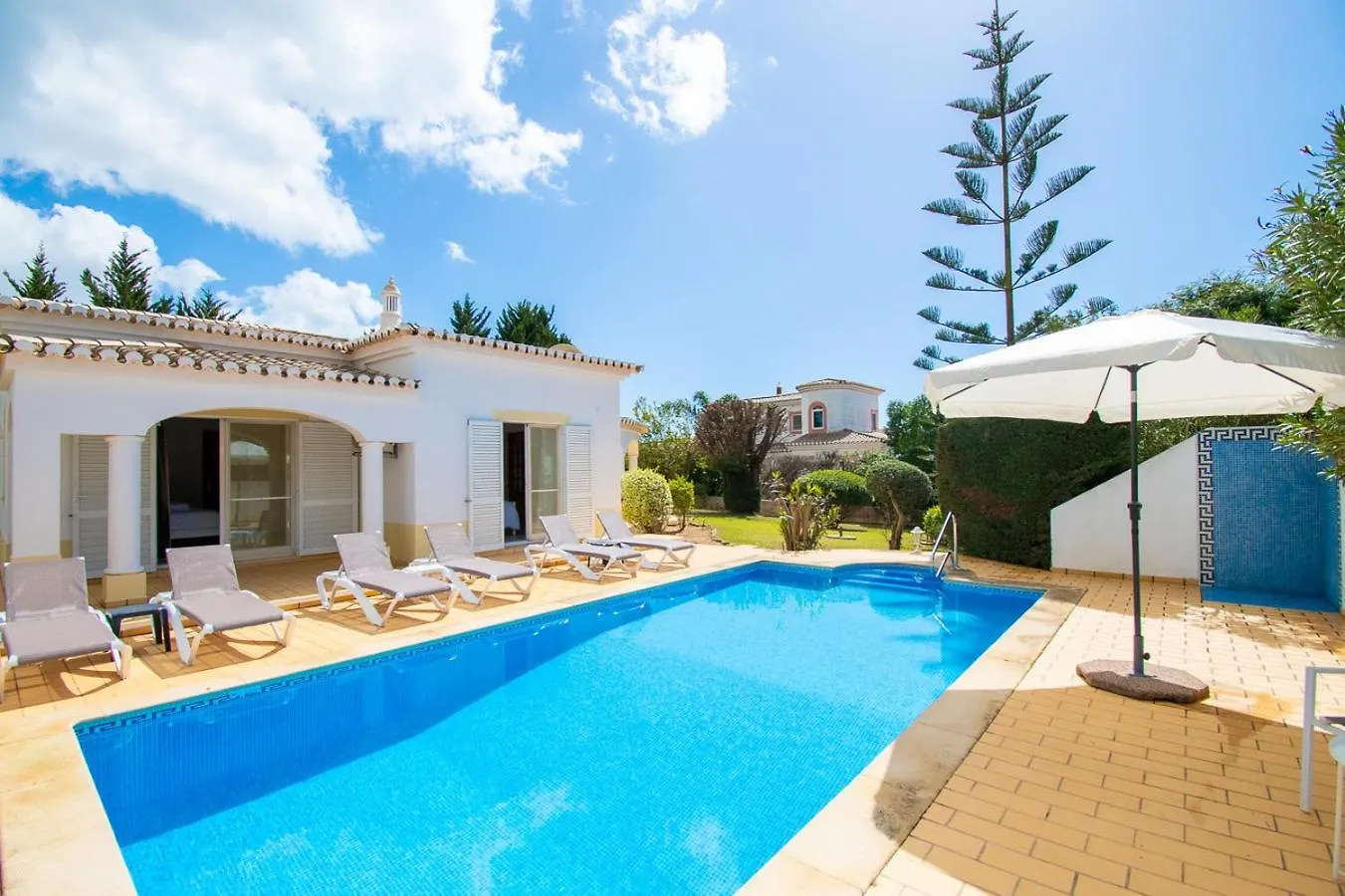 Villa La Pausa - Serene 3-Bedroom Retreat With Heated Pool Carvoeiro